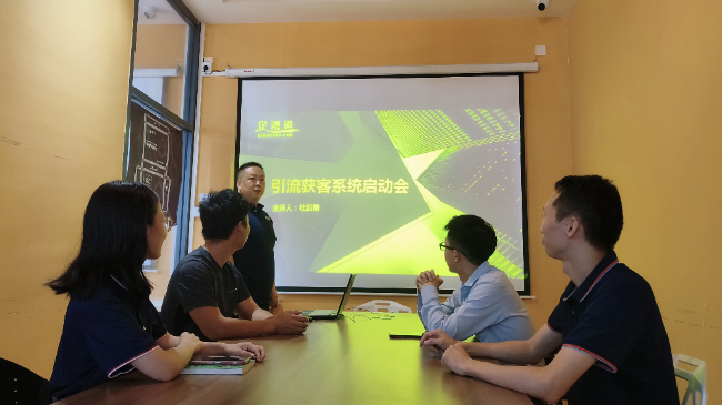 珠海中山短视频拍摄板芙代运营公司：95%的企业做短视频，为何粉丝难破千？露脸、真诚、重复——这看似最笨的方法，正在悄悄奖励那5%的清醒者